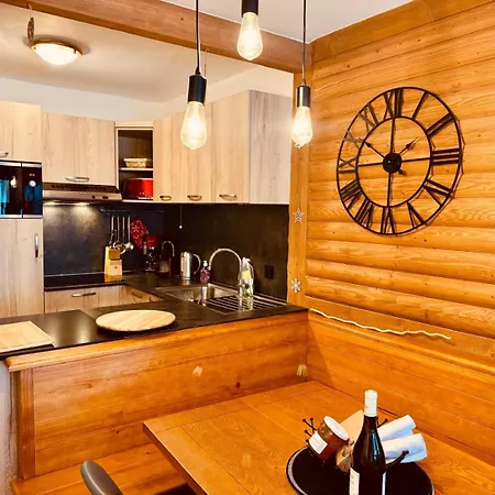 Cosy 2 Bed - Arc 1950 - Jerome *